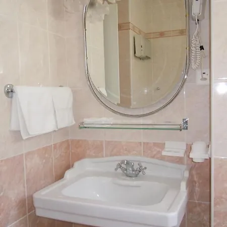 Swiss Nassa Garni * לוגאנו
