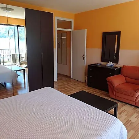 Swiss Nassa Garni Lodge *
