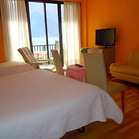 Lodge Swiss Nassa Garni *