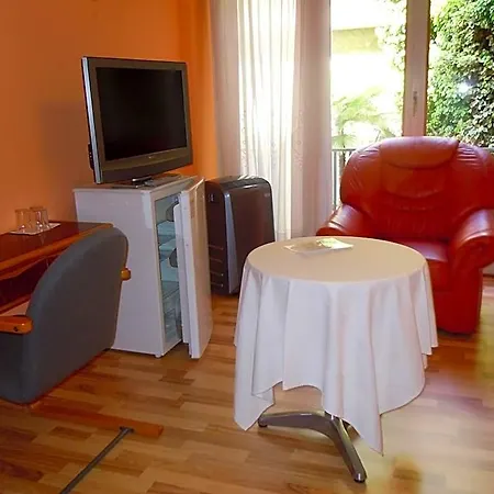 Swiss Nassa Garni Lodge *