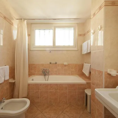 Lodge Swiss Nassa Garni Lugano