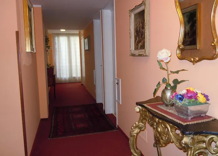 Lodge Swiss Nassa Garni Lugano