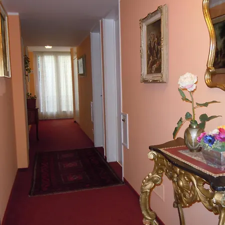 Lodge Swiss Nassa Garni Lugano